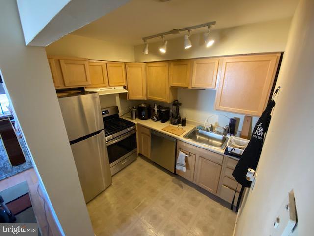 Building Photo - 298 Greenough St