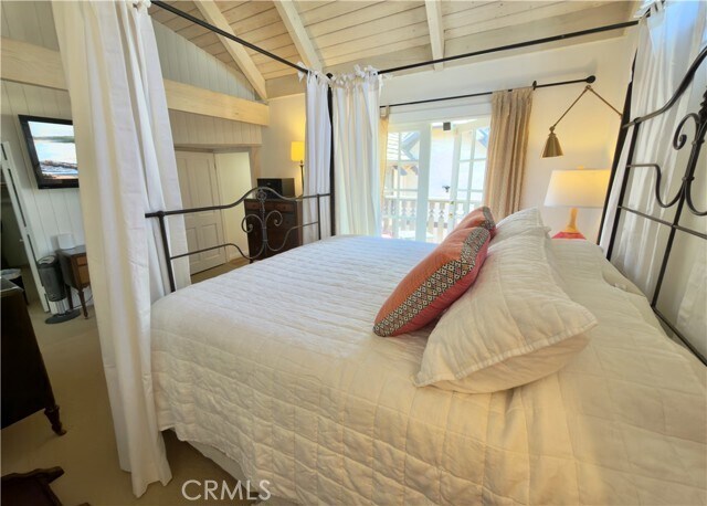 Building Photo - 327 Aster St