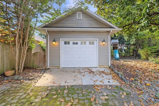 Building Photo - 4 Bed 4 Bath - Bethesda Expanded Colonial - One Car Garage