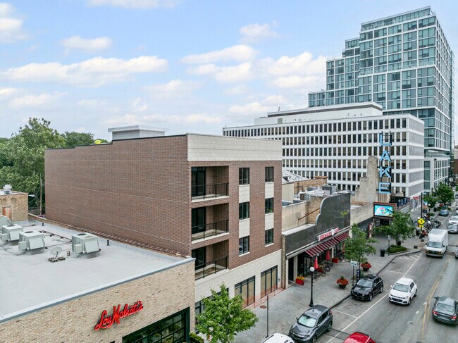 Building Photo - 1036 Lake St