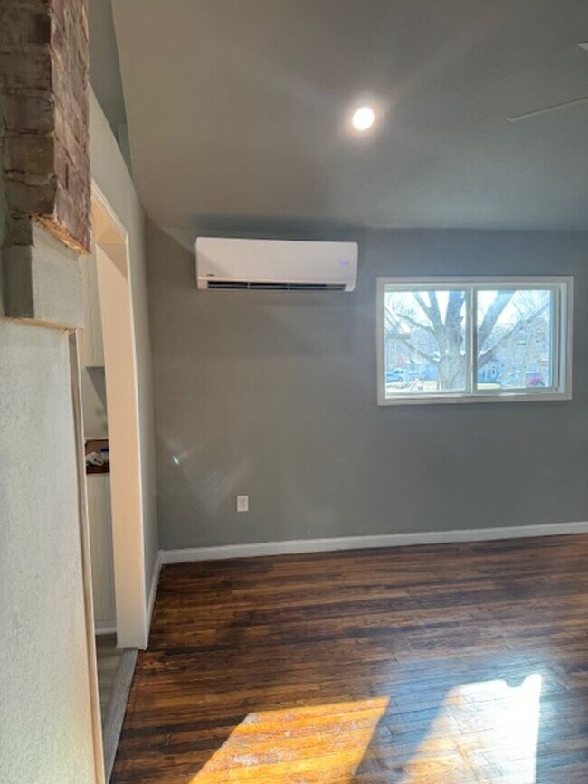 Building Photo - 2 BR 1 BA House for RENT