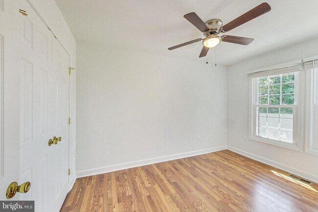 Building Photo - 5 Drumcastle Ct