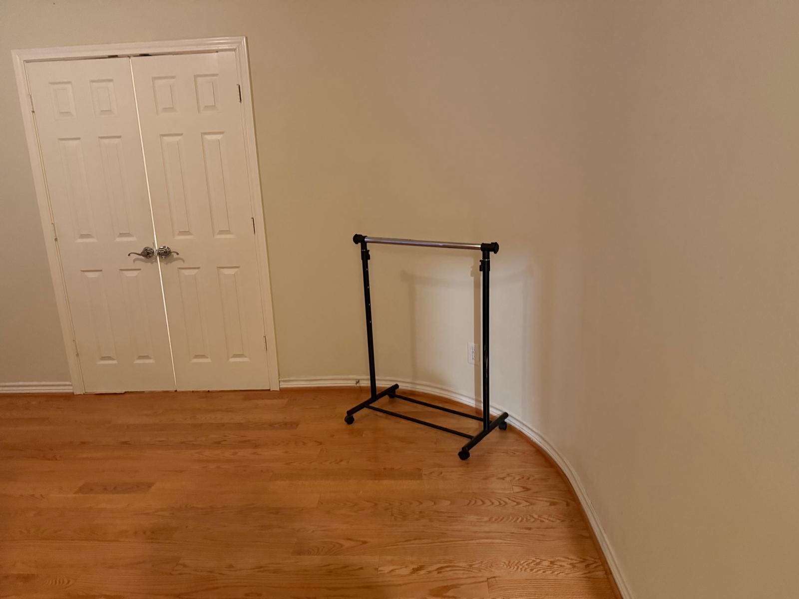 Building Photo - Room in House on Levant Ln