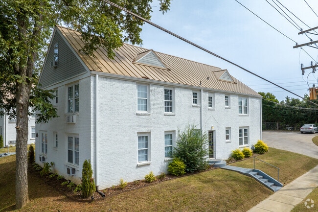 Secondary Guest Entryway - West Tennessee Street