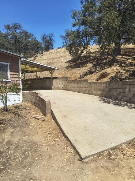 Building Photo - 35468 E Kings Canyon Rd