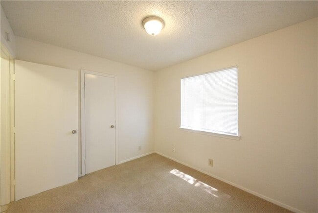 Building Photo - 12805 Broughton Way