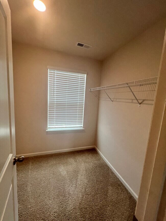 Building Photo - 591 Tochi Ct