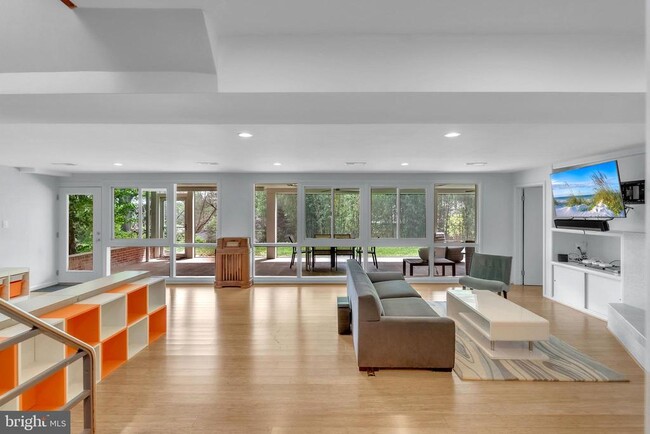 Building Photo - 3302 Shirley Ln