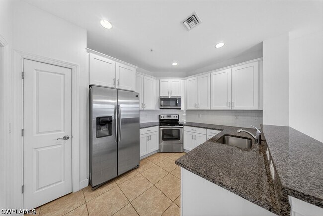 Building Photo - 1435 Santiago Cir