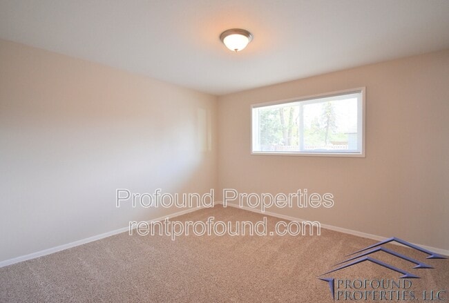 Building Photo - 742 SE 13th Ave