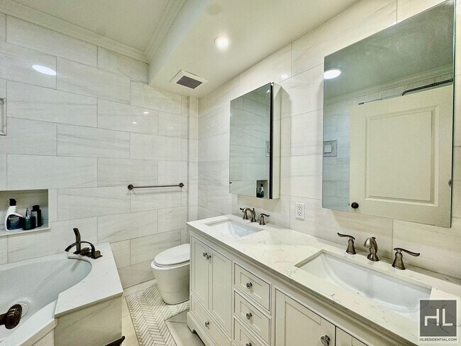 Building Photo - Gorgeous gut renovated 2 bed/2 bath spacious coop with parking included for rent.