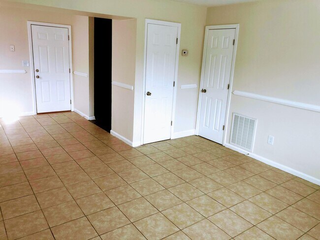 Building Photo - 1608 Eastern Ave NE