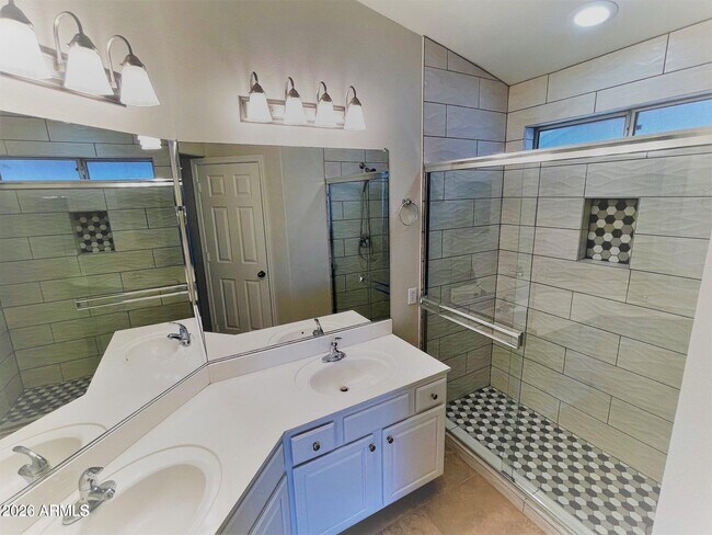 Building Photo - 4034 E Anderson Dr