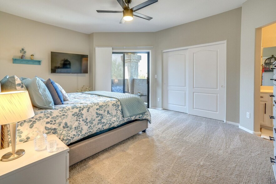 Building Photo - 9151 W Greenway Rd