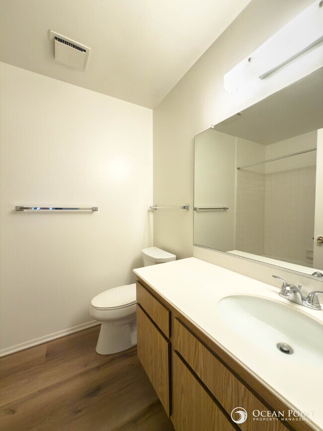 Building Photo - Spacious 2 Bedroom Condo in Camarillo!