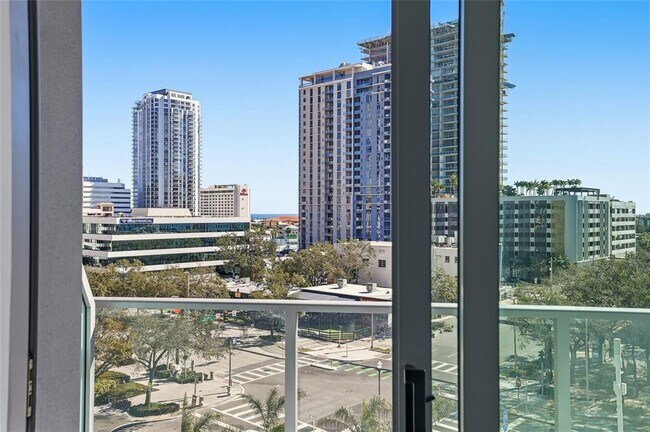 Building Photo - 400 Central Ave