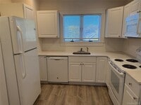 Building Photo - 593 Main St