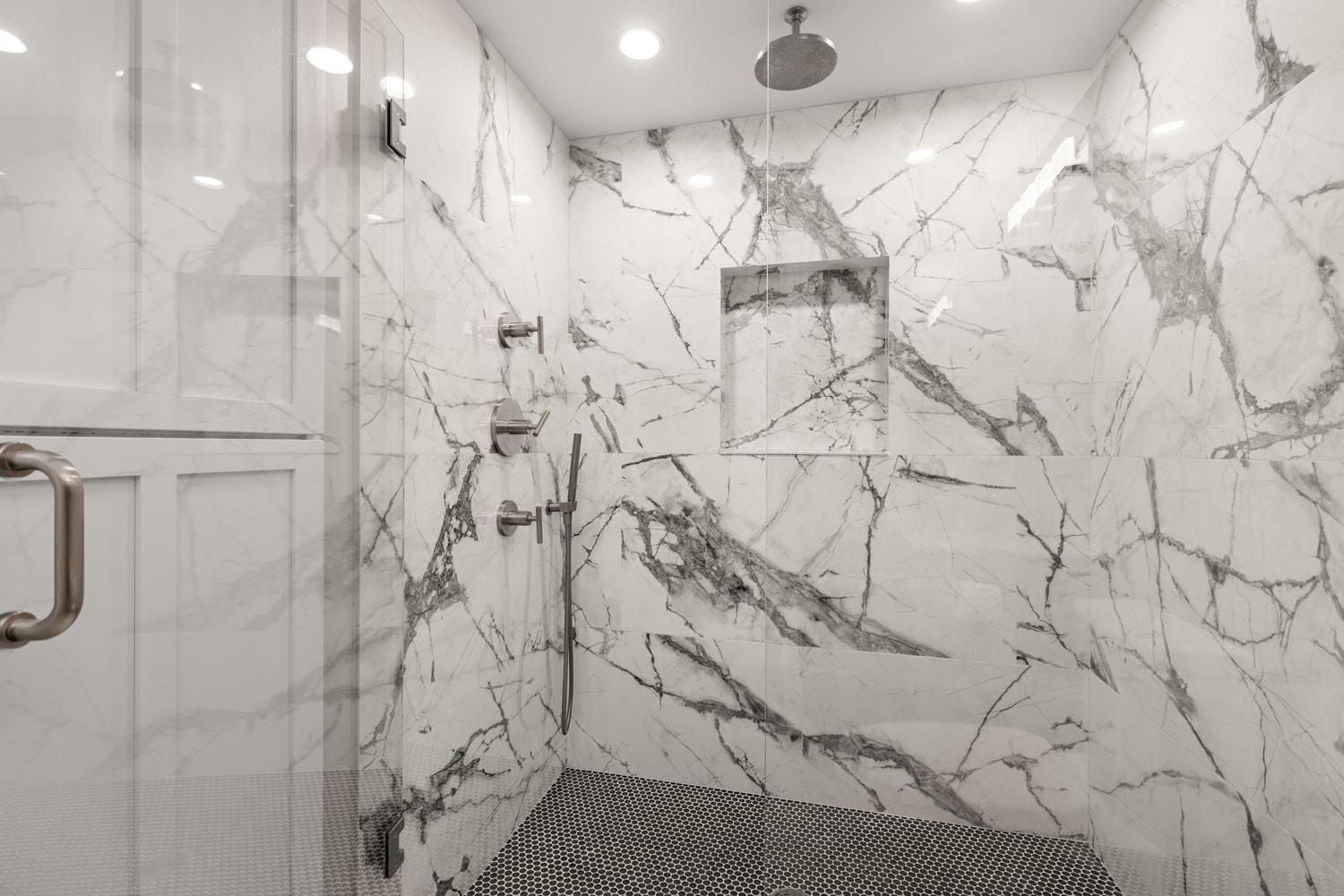 Building Photo - 3608 W Diversey Ave