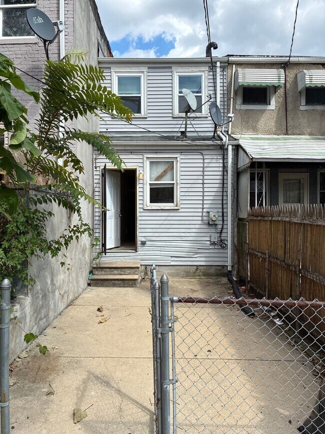 Building Photo - 428 S Gilmor St