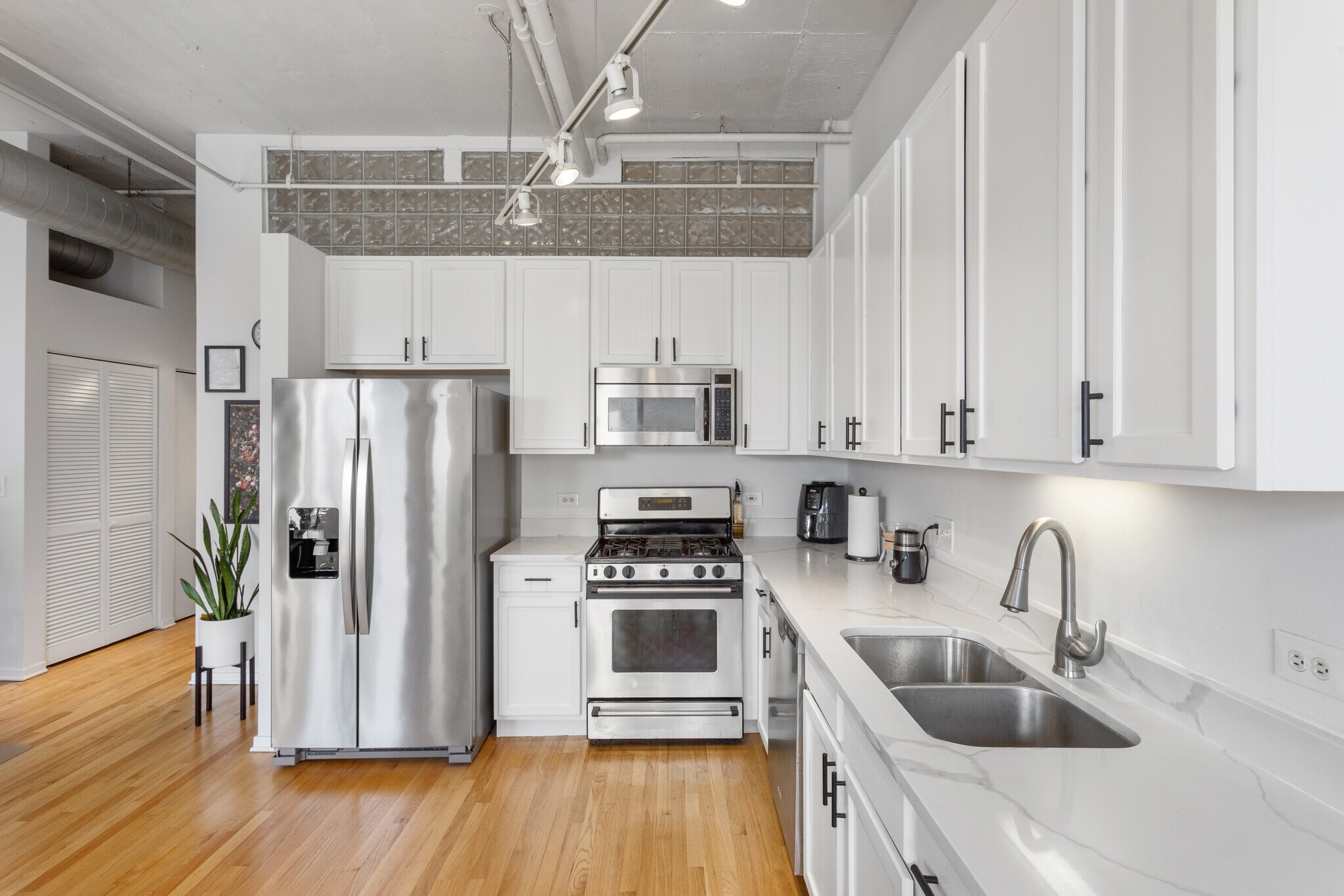 White Kitchen - 933 W Van Buren St