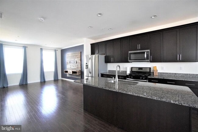 Building Photo - 13 Jessop Ln
