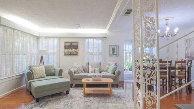 Building Photo - 4 bedroom Home 3 blocks from Gulf of America