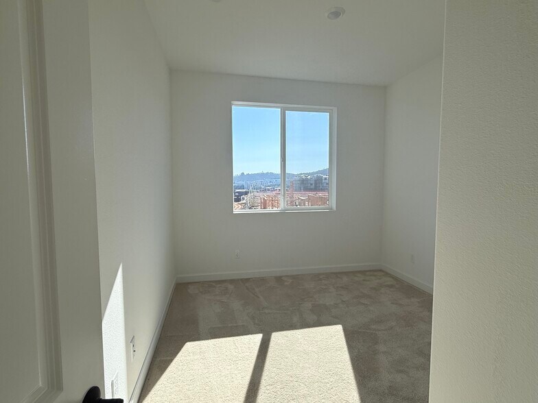 Building Photo - 424 Bunsen St