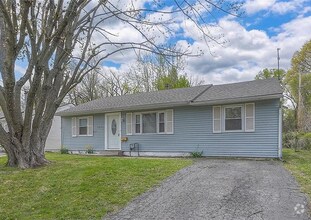 Building Photo - Updated 3 Bedroom Ranch