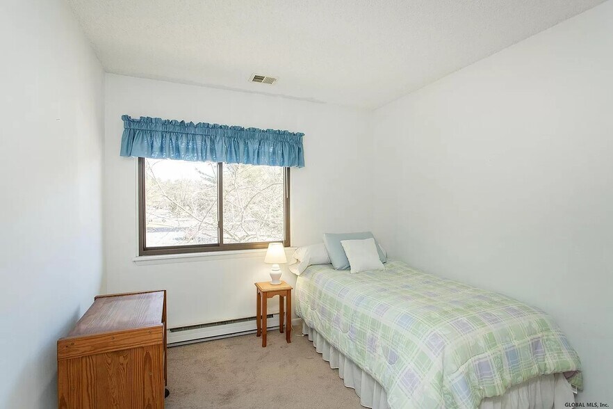 Building Photo - 82 Crestwood Ter