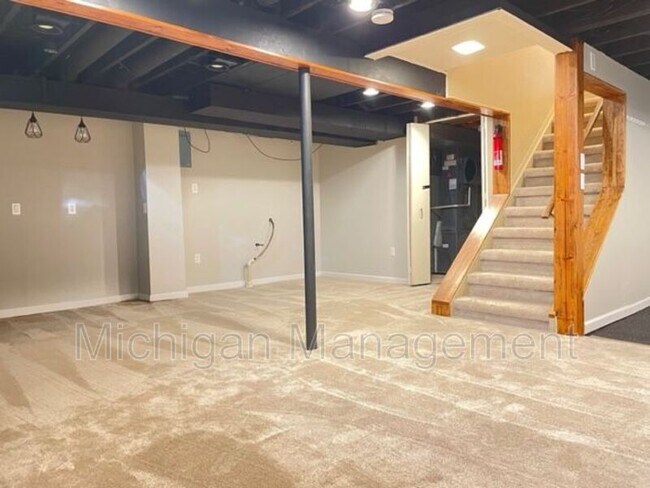 Building Photo - 8490 Westchester Ln