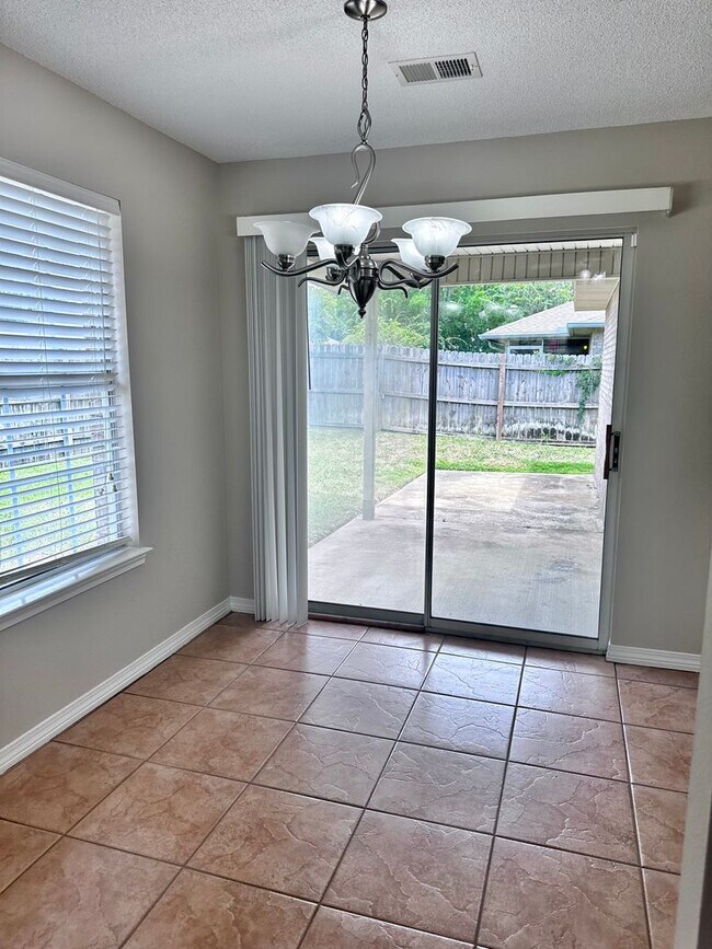 Building Photo - 197 Lola Cir