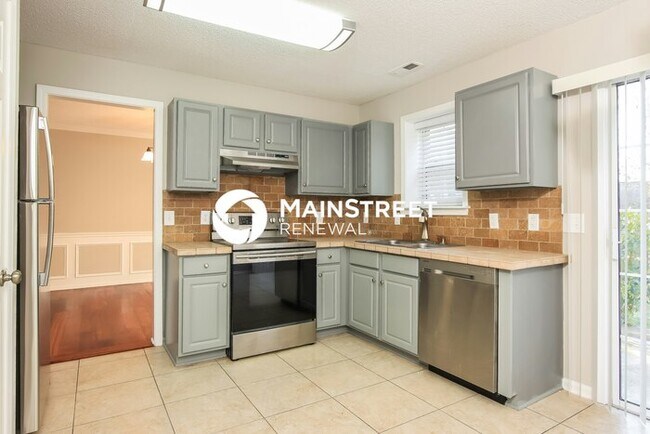 Building Photo - 4 Bedroom Pet-Friendly Home in Raleigh, NC with Main Street Renewal