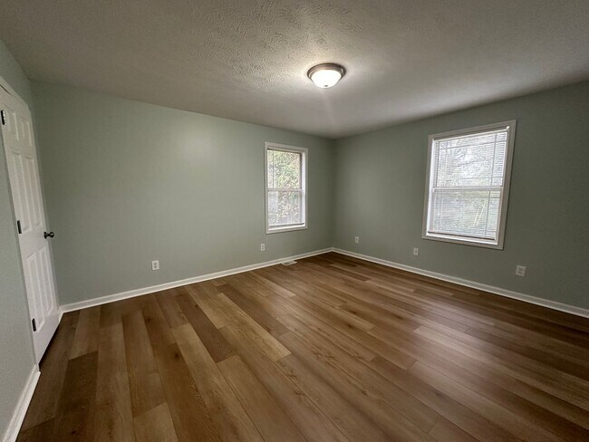 Building Photo - 2075 Janes Ave NE