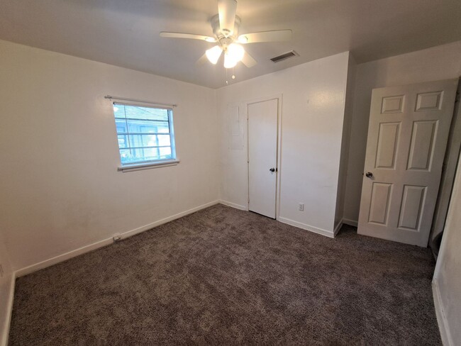 Building Photo - Recently Renovated 3BR/1BA Home!