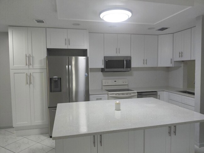 Building Photo - 1322 Pines Ln