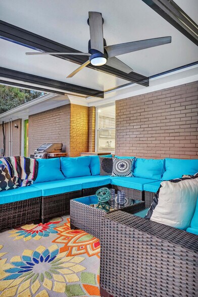 Building Photo - 533 Quarterman Dr