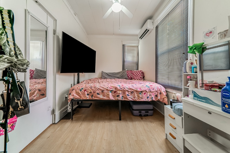 Building Photo - 2051 W 45th St