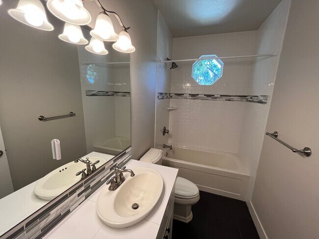 Building Photo - 3 Bed/2.5 Bath In The Heart of NW Crossing - Sacagawea