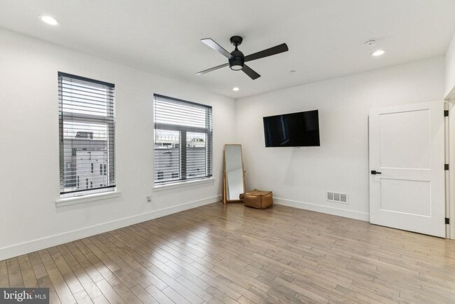 Building Photo - 2835 Edgemont St