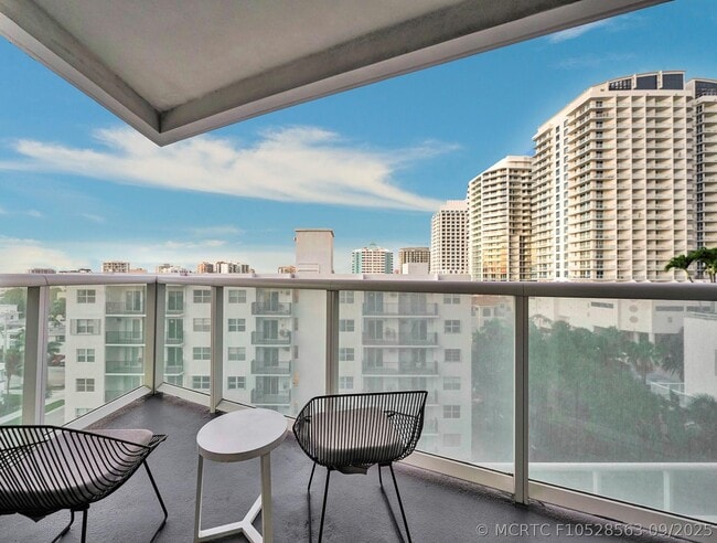 Building Photo - 3101 Bayshore Dr