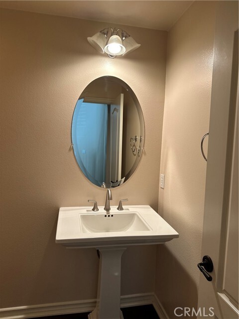 Building Photo - 18729 Sinclair Ln