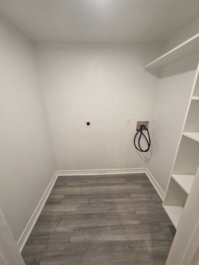 Building Photo - 3 bed 1 bath remodeled home, move in ready!