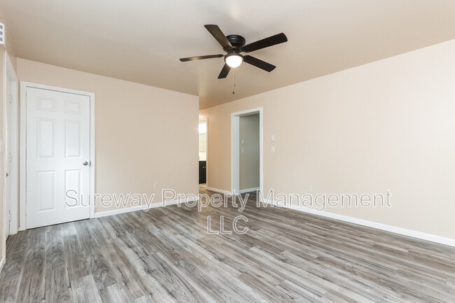 Building Photo - 50 Dahlia St