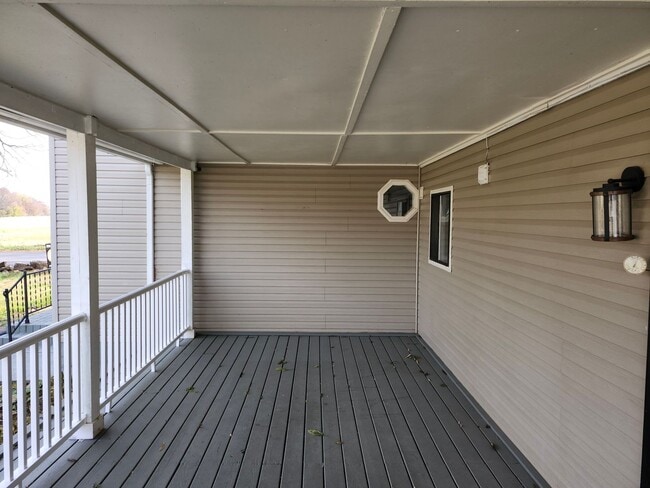 Building Photo - Large 4 BR, 2 Bath Country Home and Workshop