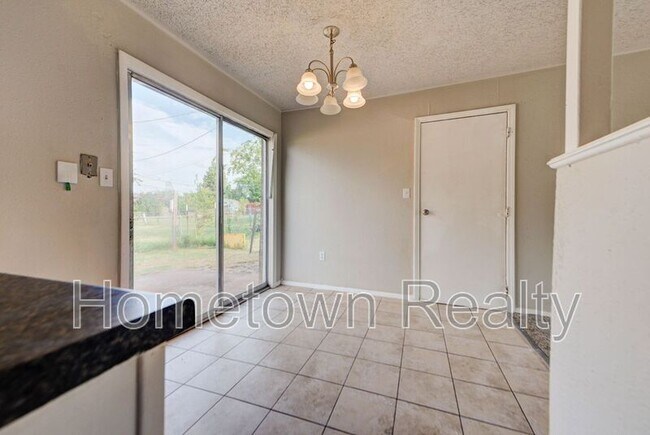 Building Photo - 2401 Piccadilly Cir