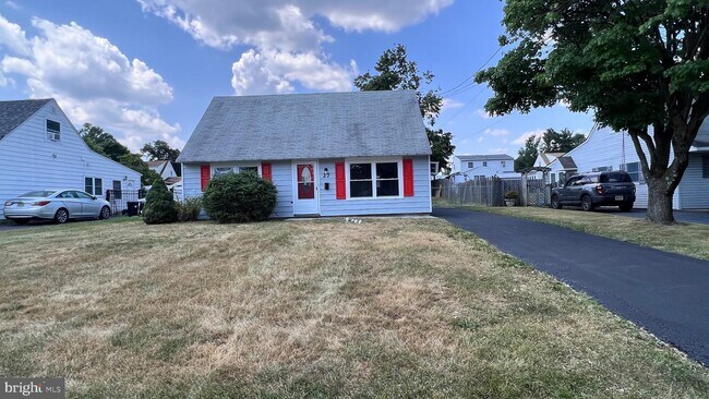 Building Photo - 27 Dunmore Ave