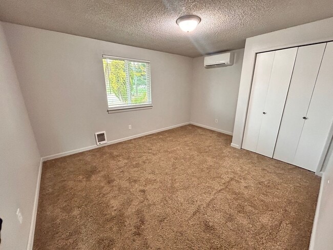 Building Photo - Charming 4 Bed, 2 Bath Home in Spokane Valley!