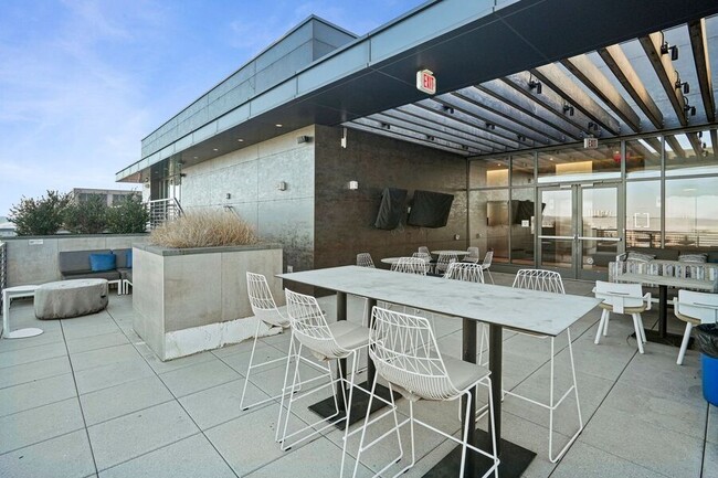 Building Photo - Nice Nest in Navy Yard| - Pet friendly and...