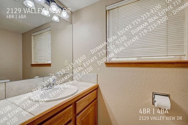Building Photo - 2129 Valley View Dr