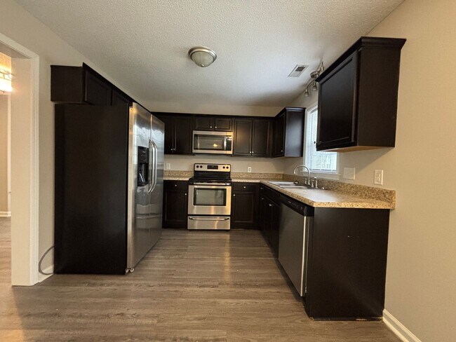 Building Photo - A Great Space on Pine Valley Court